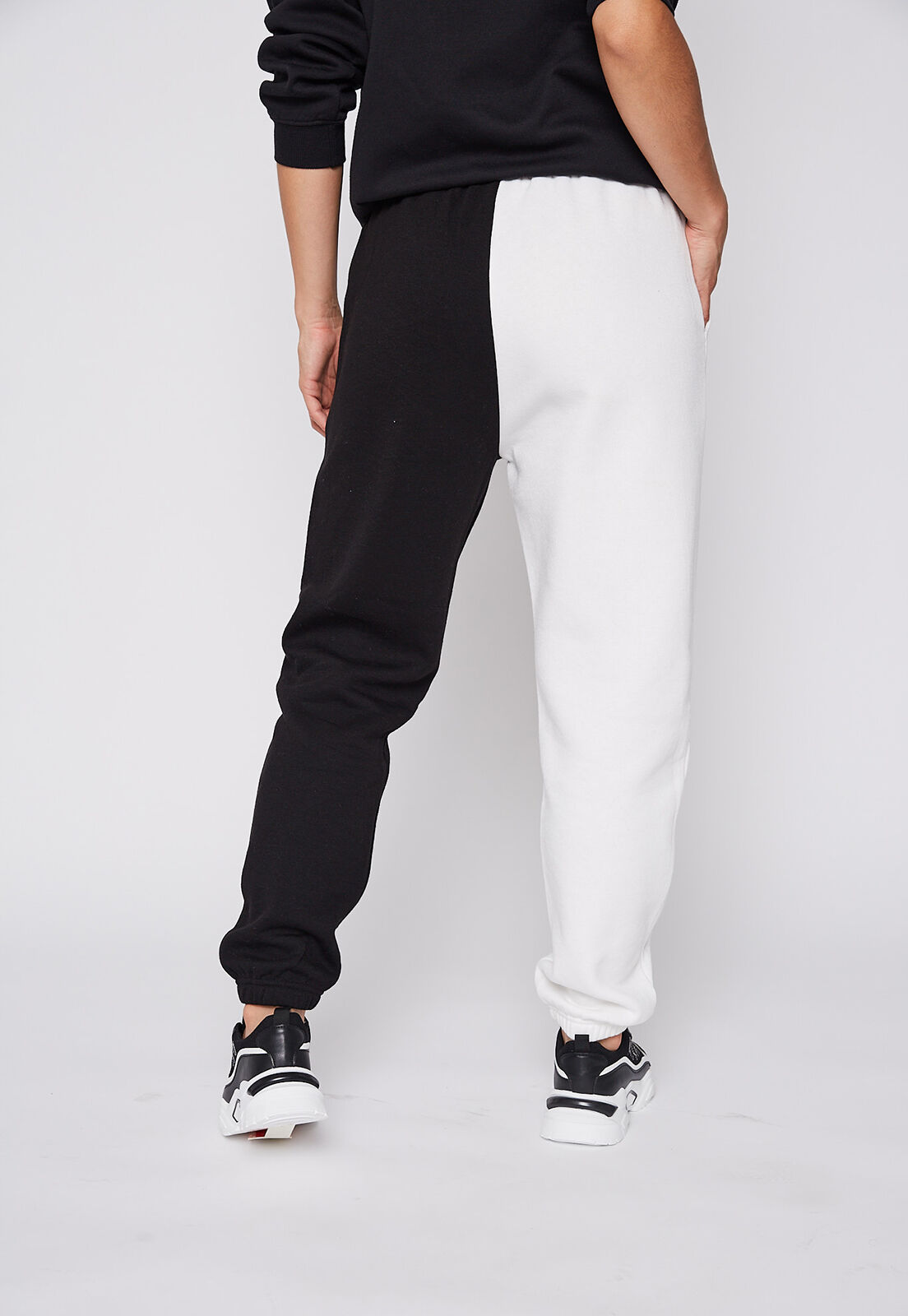 Buzo bicolor blanco y negro outlet